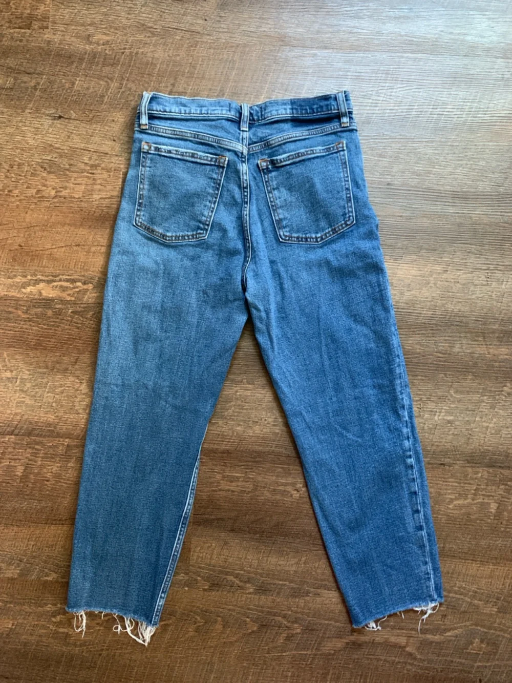 Abercrombie & Fitch The Mom high-rise jeans straight leg raw hem sz 28 EUC 6 - Picture 10 of 16